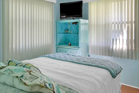 2 BR, 2 B Home.w/ Golf Cart  Located in The Villages.1 Mile from Spanish Springs