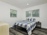 Palm View ~ Newly renovated quiet home close to UF!