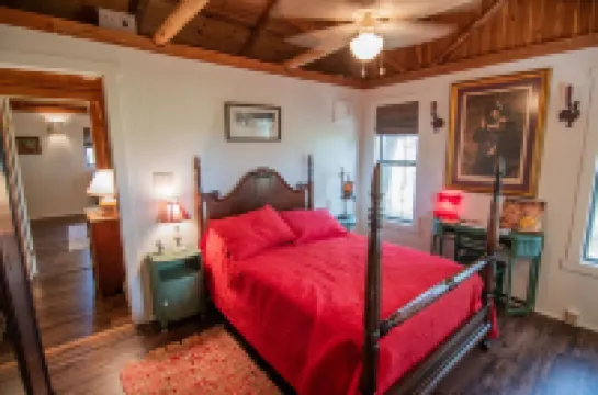 Seclusion in the Lost Pines hosted by Jan