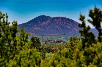 Peaceful Hilltop Casita w/ Stunning Views, Close to the Historic Plaza