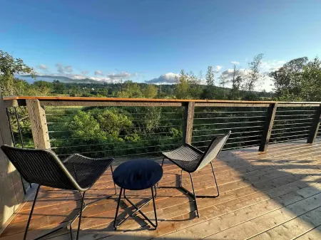 New Const Stowe Modern Sleeps 8. View: Mt Mansfield & River! Private, EV Charger
