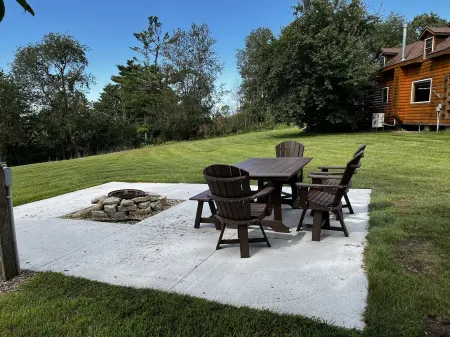 Heritage hideaway-Secluded Log Cabin