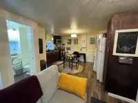 Centrally located 1 bd/1ba bungalow 米蘇拉住宿飯店