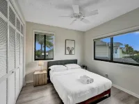Waterfront Heated Saltwater Pool & Kayaks