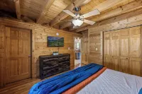 Close to PF Attractions! Pool, Hot Tub, Foosball, Arcade, Gas Grill, Wifi, Music