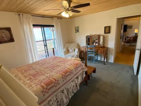 Mountain Getaway with Expansive Beautiful Views