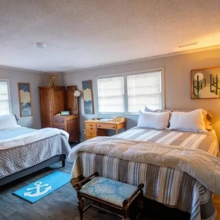 Charming Waterfront Cottage – Private Dock, Panoramic Views, and Park Passes!