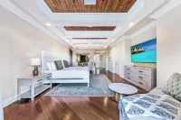 Casa Bella-Vita Luxurious Waterfront Living