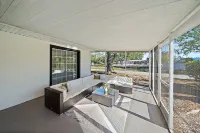 Renovated Modern Spacious Ranch with Pool near Siesta Key Beach and Downtown SRQ