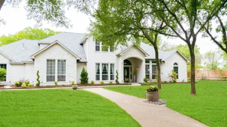 MODERN LUXURIOUS HOUSE/ POOL, JACUZZI AND LARGE PATIO