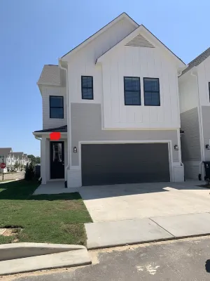 Cozy Southern Retreat #2: 3 Bedrooms with 3.5 Baths, Near Square & Ole Miss