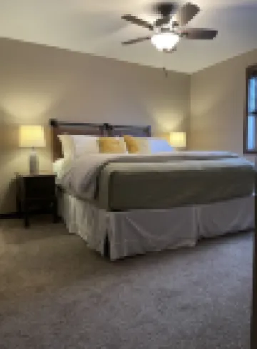 Beautiful Apartment Located Downtown Dells!