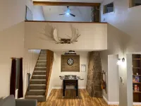 Cozy Retreat with a Starlit Hot Tub, Fire Pit, Fireplace & Treehouse Near Rmnp.