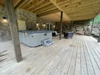 Large Modern Farmhouse on 3 acres 7 minutes from downtown