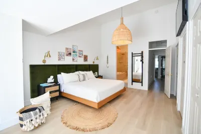 Brand New Listing!  Beautiful - Upscale newly remodeled Modern Tropical Oasis! Hotels near The key lime products