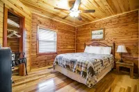 Papa Bear Log Cabin at the Buffalo River