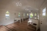 Convenient and Historic Farmhouse with modern amenities, sleeps 17