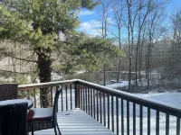 Hocking Hills Cottage with beautiful pond