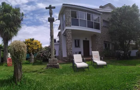 Chalet beach Montalvo, Sanxenxo, for 6 people, private garden, pets welcome