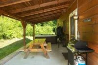 🐾 Bobcat Run - real log cabin w/ huge hot tub! Near Watauga Lake 🚤 & River 🐟 Hoteles en Municipio de Laurel Creek