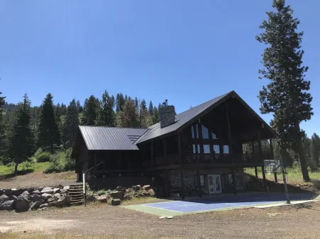 Private Log Cabin with breathtaking views on 15 acres adjacent to forest service