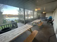 Charming Lakefront Oasis, Spacious, Self Check-In