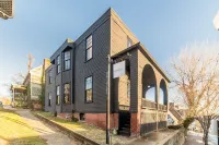 Grand and Unique Historic Downtown Lynchburg Home! Hotel dekat Randolph College