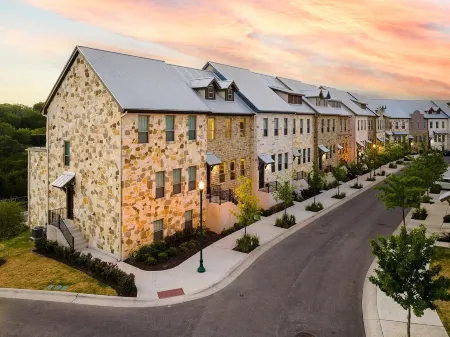 Finally A Place To Call Home In The Georgetown Texas Hill Country! Отели рядом с достопримечательностью «Georgetown Palace Theatre»