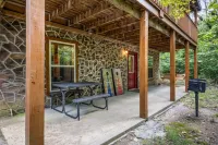 Seclusion Mt. View 3 King Screened Deck Hot Tub Pool Table Pigeon Forge