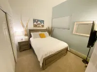 3 min Walk to Slopes, Great Views, Shared Hot Tub