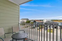 Beautiful 2Br Condo Steps from North Myrtle Beach with Pool and Balcony Views