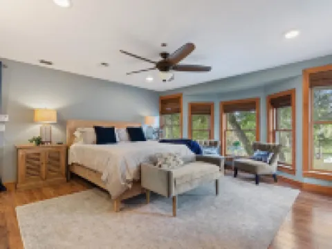 Lakefront Estate • Sleeps 23 • Firepit & Kayaks Hotéis em McQueeney