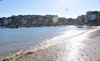 Cornish Pearl. Spacious three bedroom cottage 400 yards to the beach inc parking