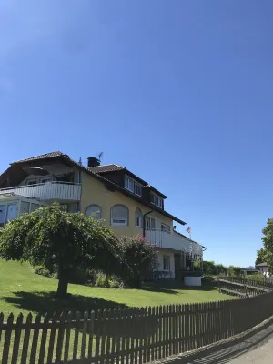 Vacation apartment near the lake
