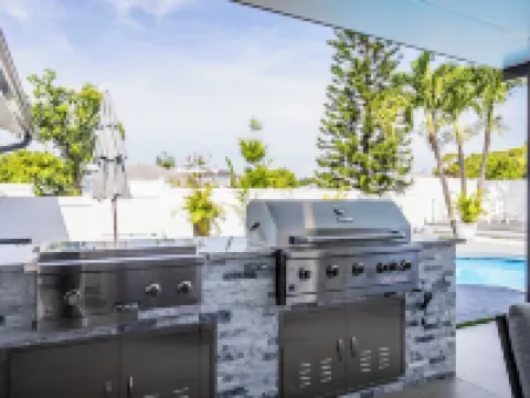 House with Heated Pool and Outdoor kitchen close to Siesta Key Beach!! 휫필드 호텔