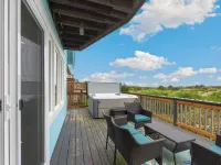 "Ocean Shore Desire" Beach Getaway! Beach/HotTub/Gameroom/Sleeps 10 Hotels in Copalis Beach