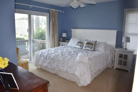 Nautical 5 Bedroom 5 Bathroom Home on Diamond Lake