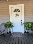 Cozy Country Home 4 Blocks From the Lake