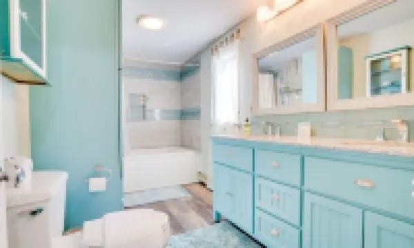 Turquoise Cottage - Indoor Pool,Hot Tub,Bring Your Pup,Short Walk to North Beach