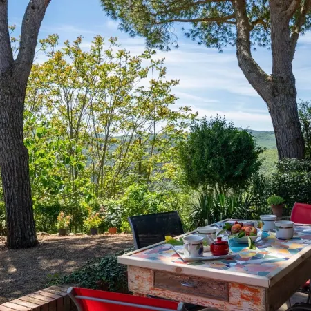 Villa in Gambassi with pool, A/C, village and restaurant at walking distance,