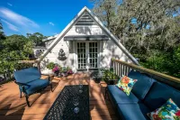 Fully Renovated "Old Florida" Apartment