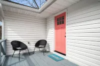 Buckroe Beach House ~ Walk to Beach / Only 3 Blocks! Close to VA Hospital!