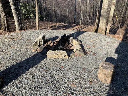 Pine Ridge retreat on Beech Mountain, quiet with fireplace and mountain views!