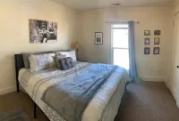 1Kg-Bed Entire Non-shared Condo fully appointed Hotels in Topeka