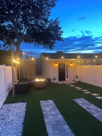 Daytona Beach Centrally Located Guesthouse- 8 mins to beach Отели рядом с достопримечательностью «Lavender Fields Day Spa»