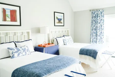 Steps from the pool and ocean! Four-level East Beach townhome with elevator! Отели рядом с достопримечательностью «St. Simons Island Lighthouse Museum»