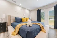 Sunset Shores- Family Bunkbed Suite - 4BR- 10 Beds - Heated Pool Hotels near Manatee County Courthouse