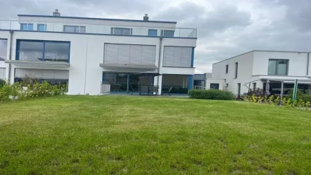 Moderne Ferienwohnung, Platz für 6 Gäste - 2 Schlaf-/ Wohn-/badezimmer, Terrasse