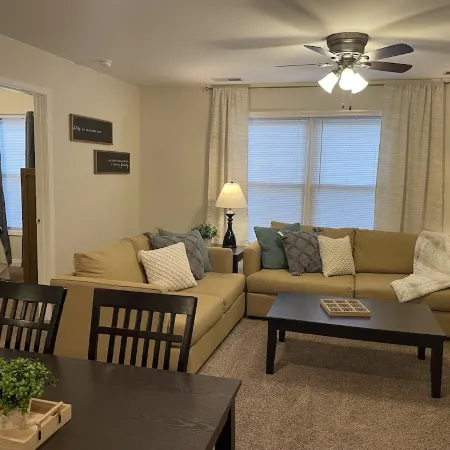 Cozy East Side Condo in Washington close to City Park and Hospital