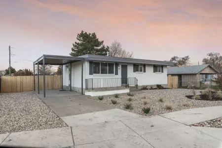 Luxurious Renovated Home with New Hot Tub: By Stadium, Expo Center, and Skiing.